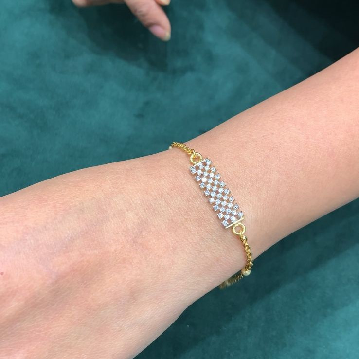 BRACELET