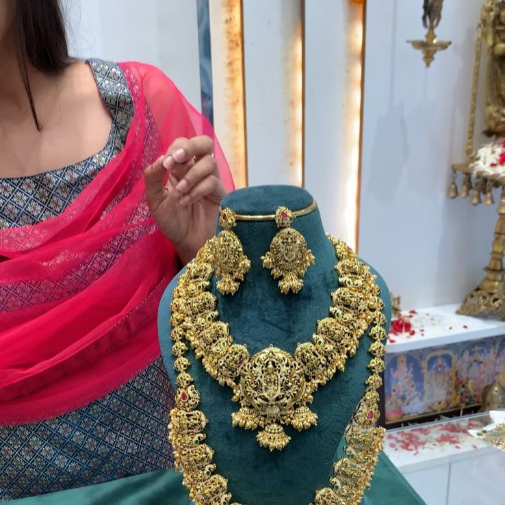 SHORT NECKLACE