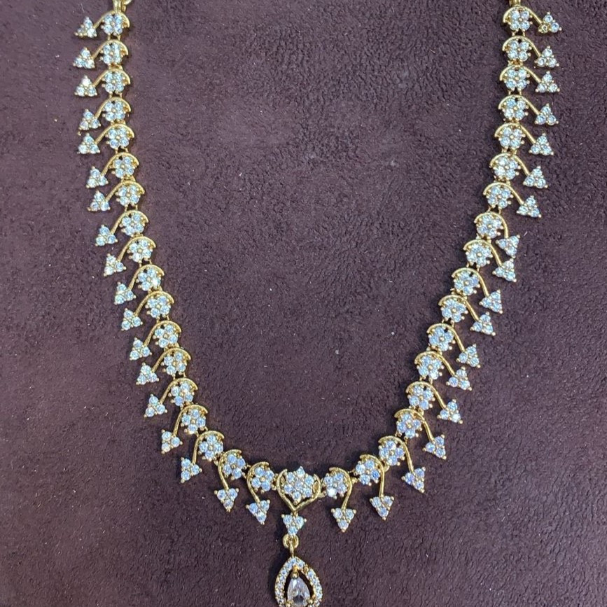 SHORTNECKLACE