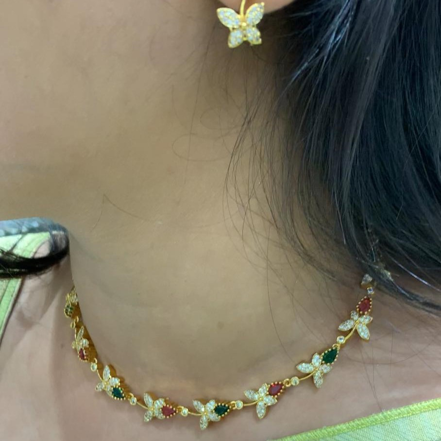 SHORT NECKLACE