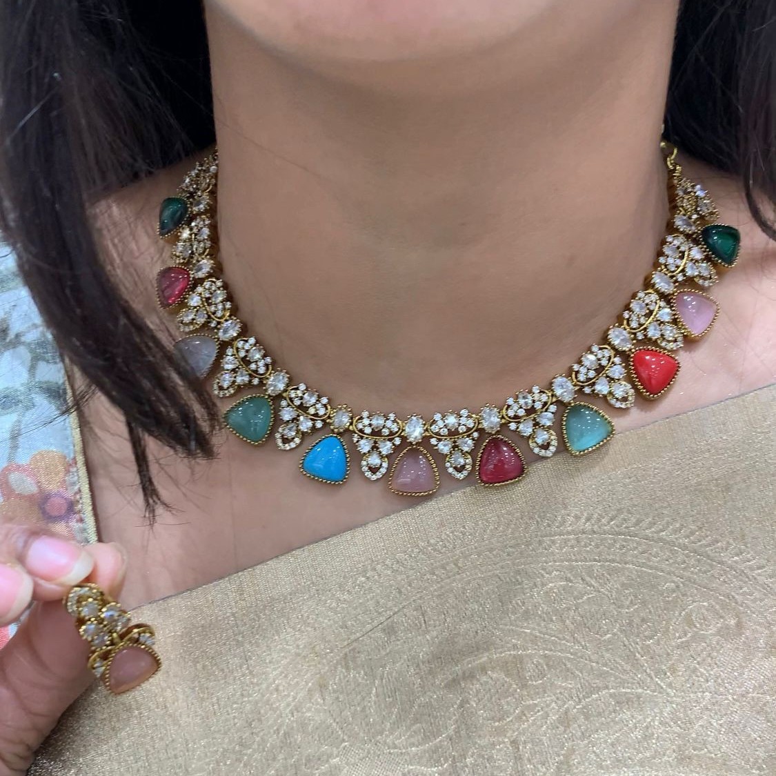SHORT NECKLACE