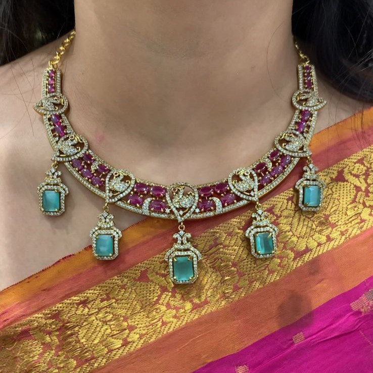 SHORT NECKLACE