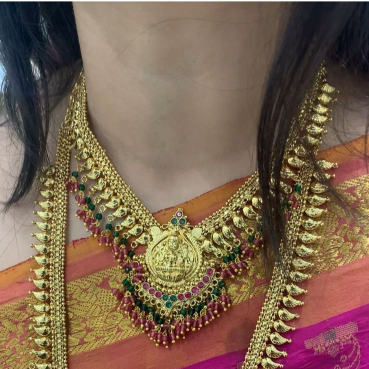 SHORT NECKLACE