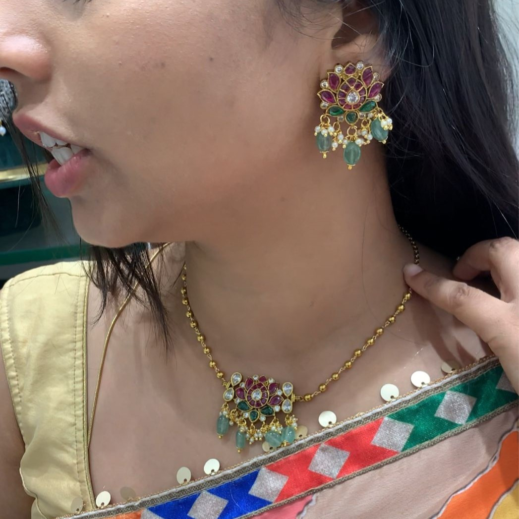 SHORT NECKLACE