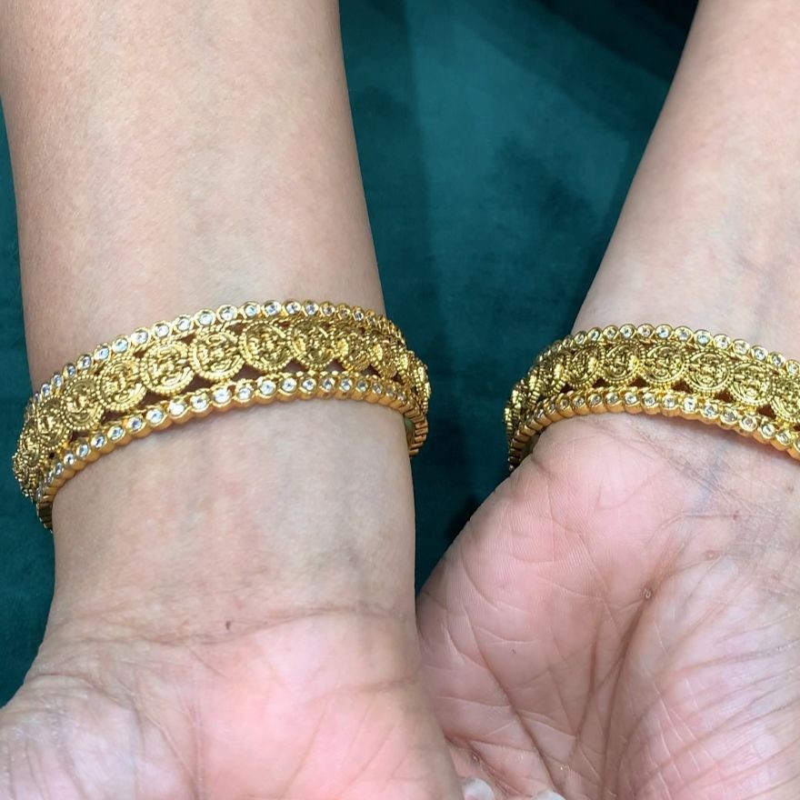 BANGLES