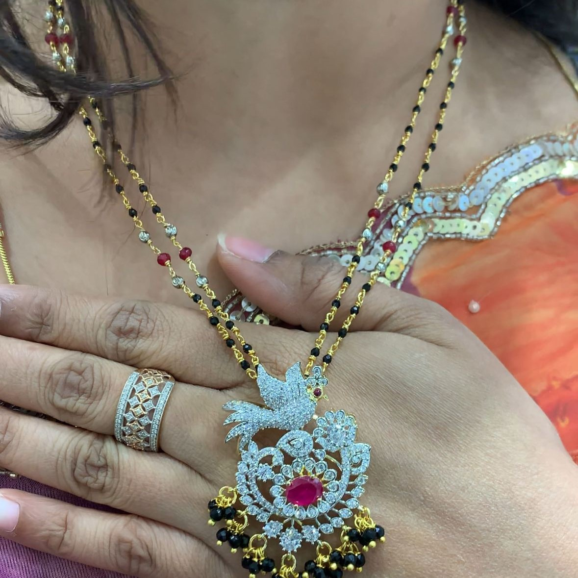 SHORT NECKLACE