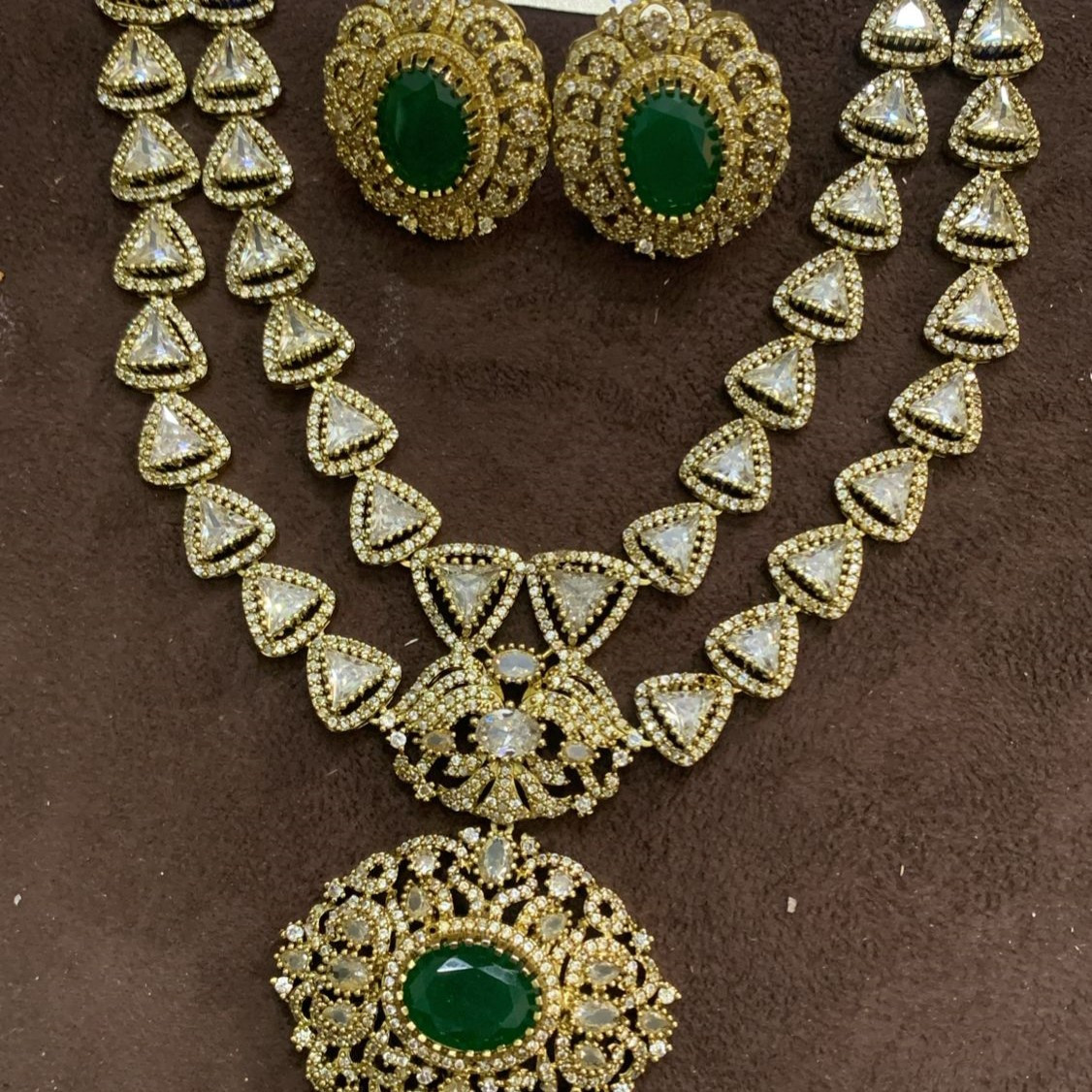 SHORT NECKLACE