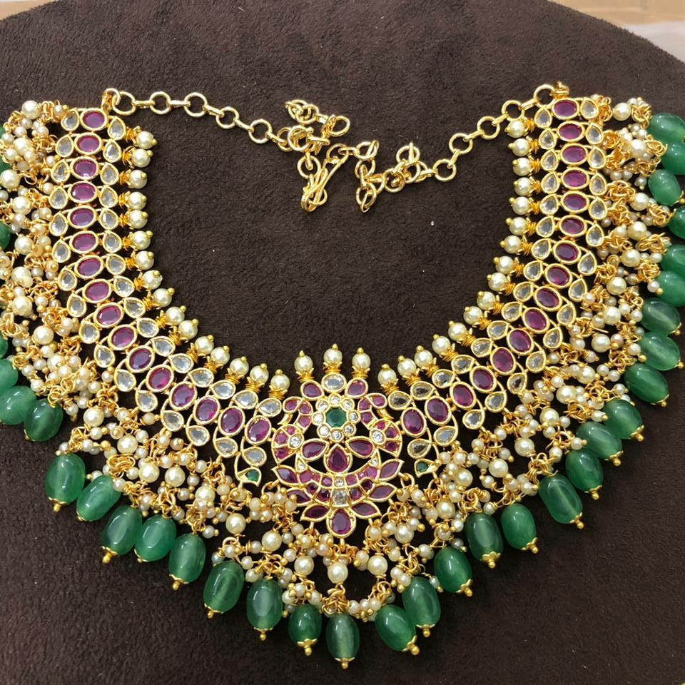SHORT NECKLACE