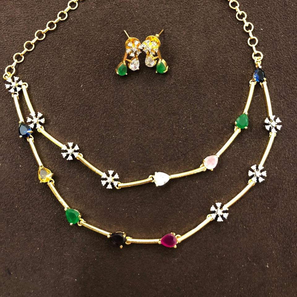 SHORT NECKLACE