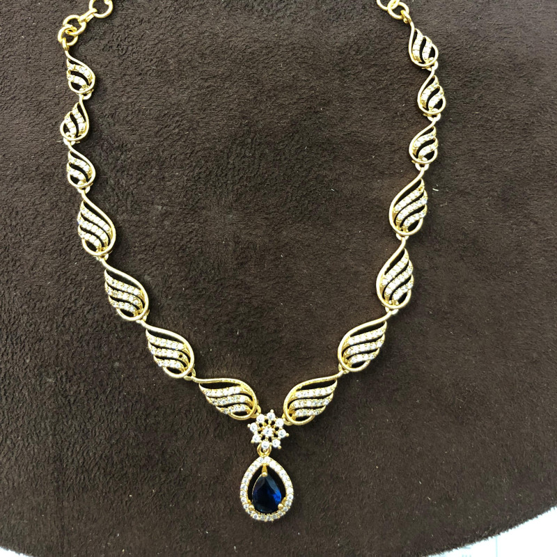 SHORT NECKLACE