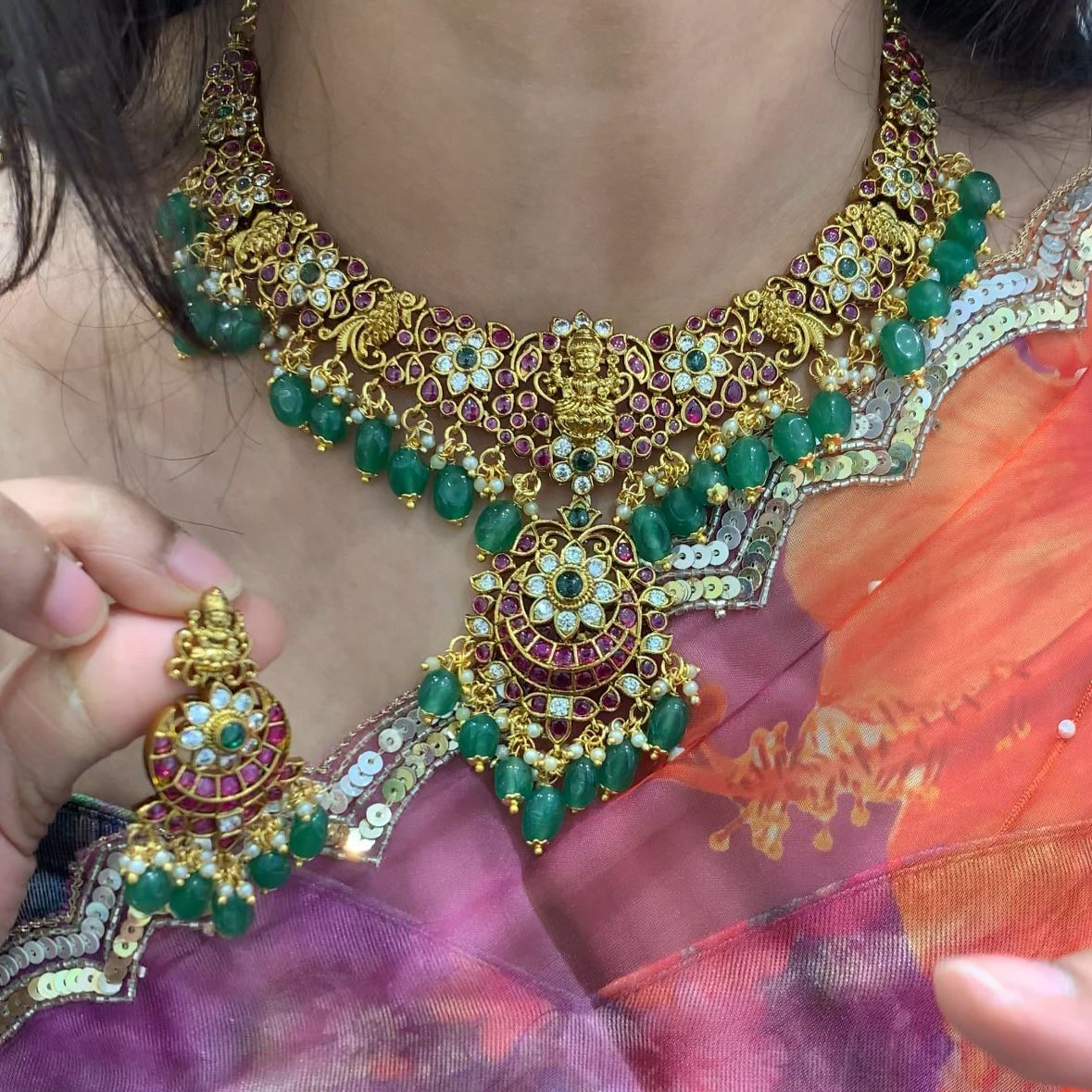 SHORT NECKLACE