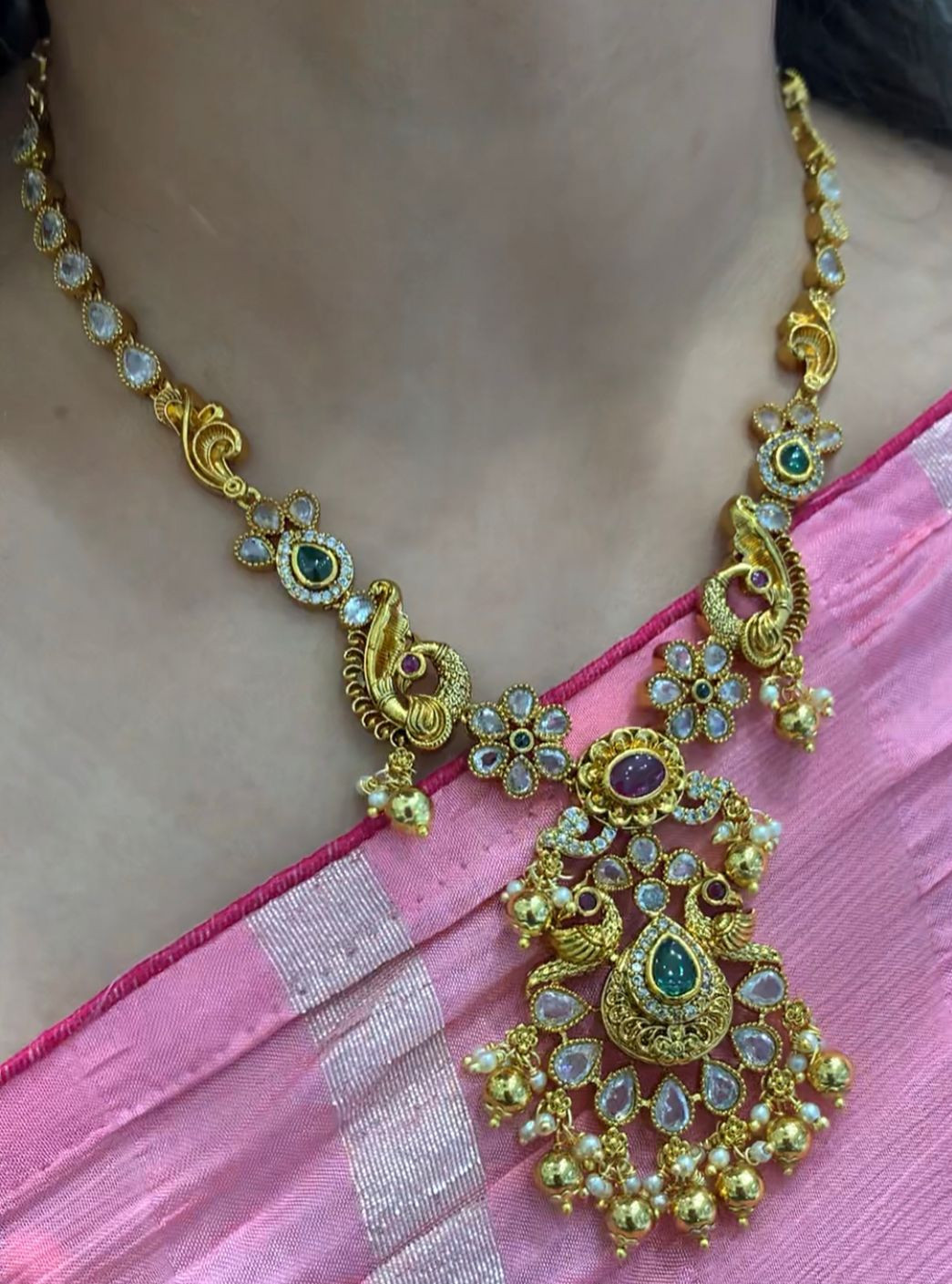SHORT NECKLACE