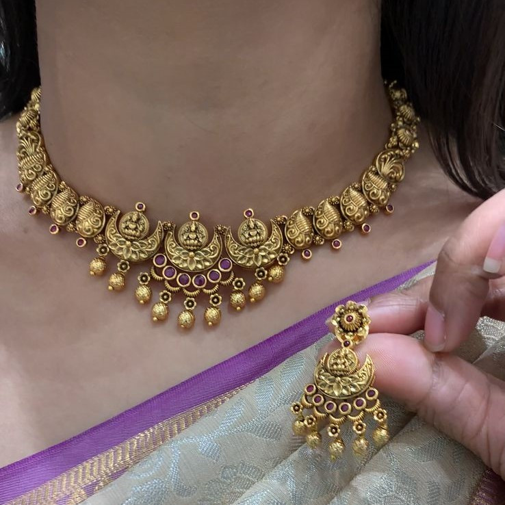 SHORT NECKLACE