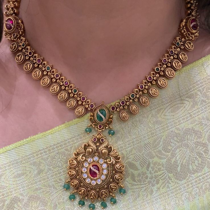 SHORT NECKLACE