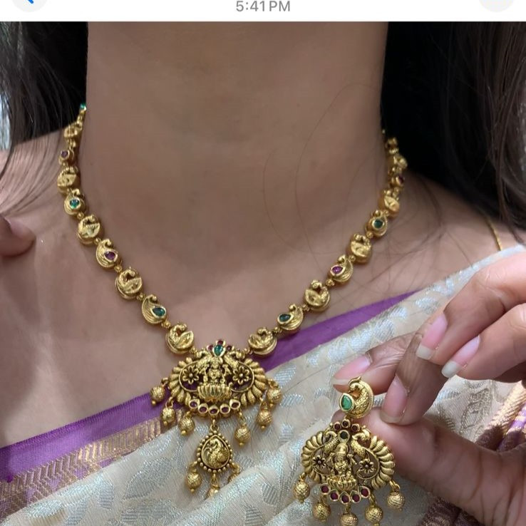 SHORT NECKLACE