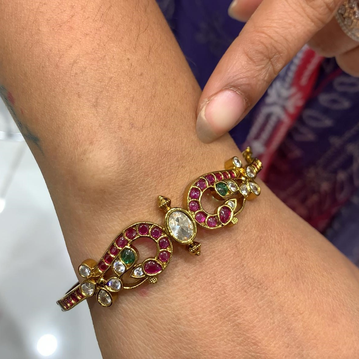 BRACELET