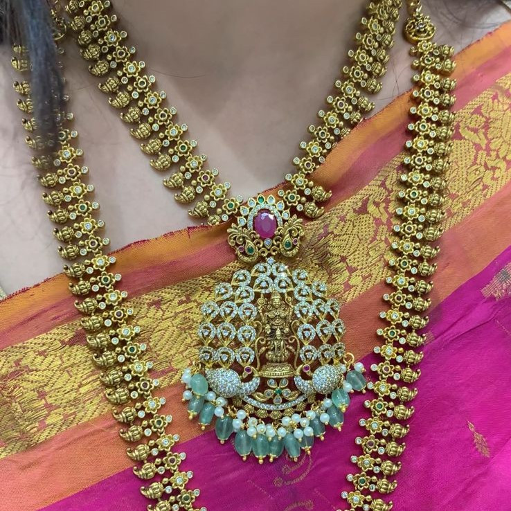SHORT NECKLACE