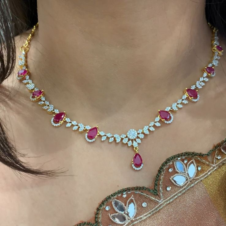 SHORT NECKLACE