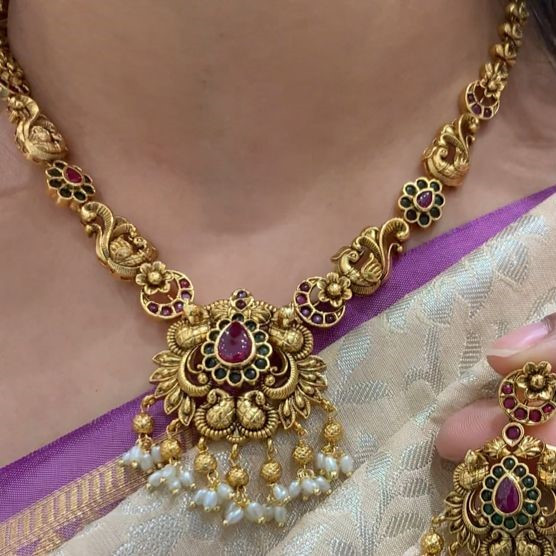 SHORT NECKLACE
