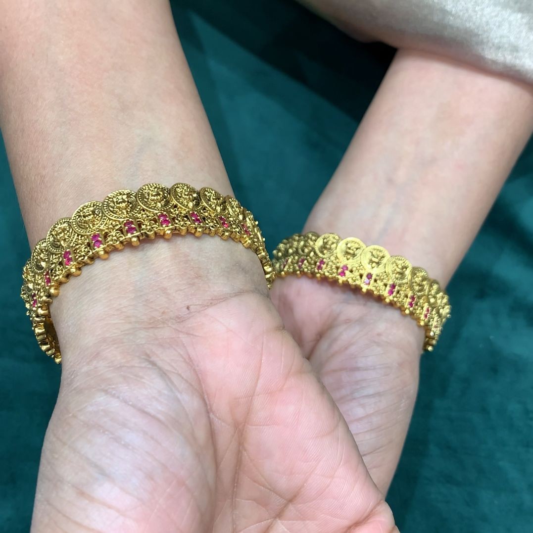 BANGLES