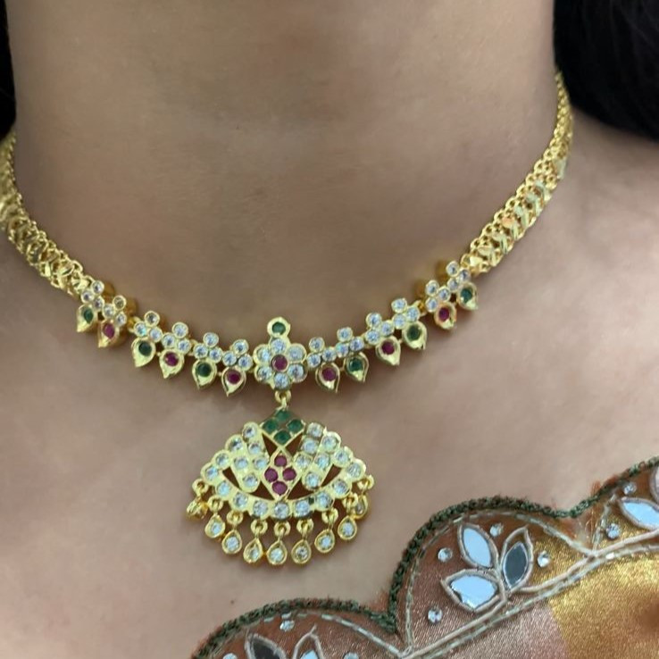 SHORT NECKLACE