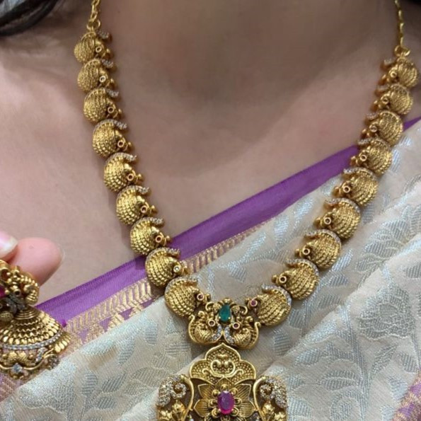 SHORT NECKLACE