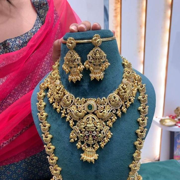 SHORT NECKLACE