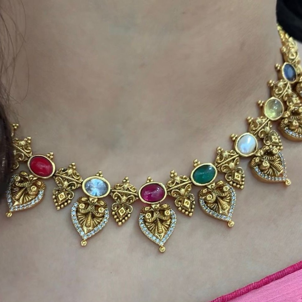 SHORT NECKLACE