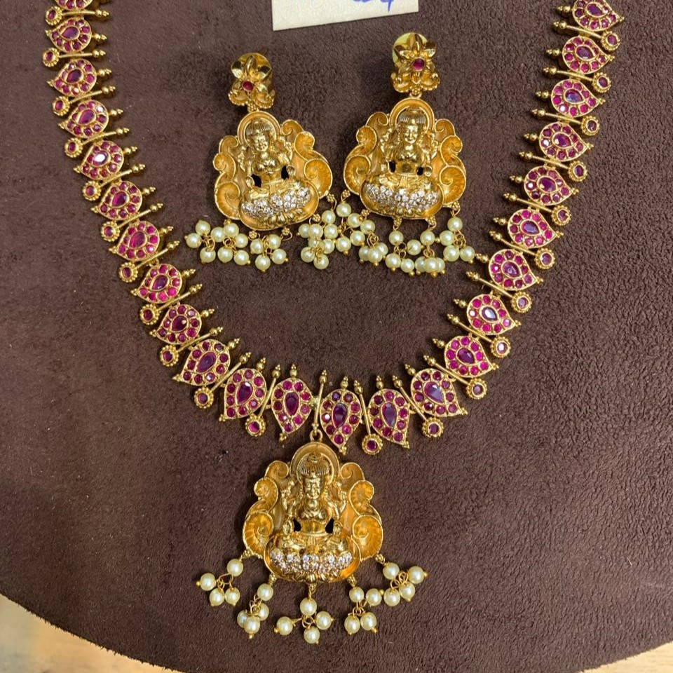 SHORT NECKLACE
