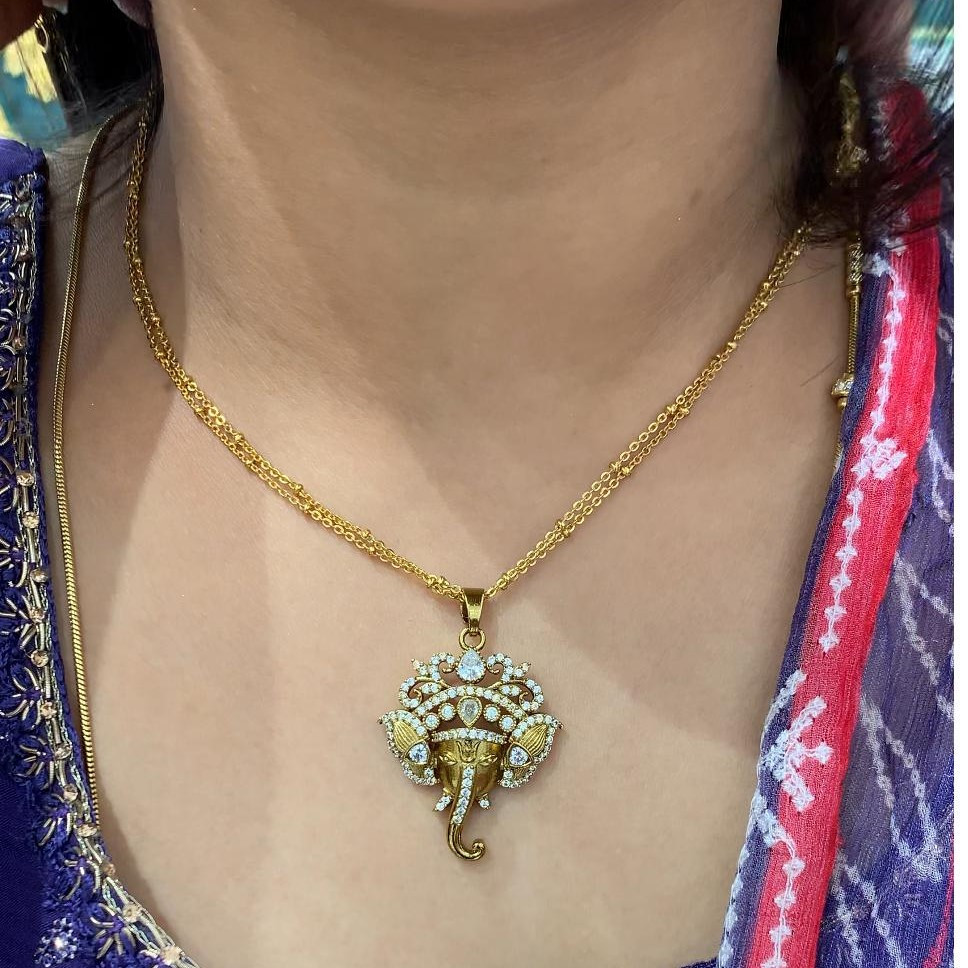 CHAIN WITH LOCKET