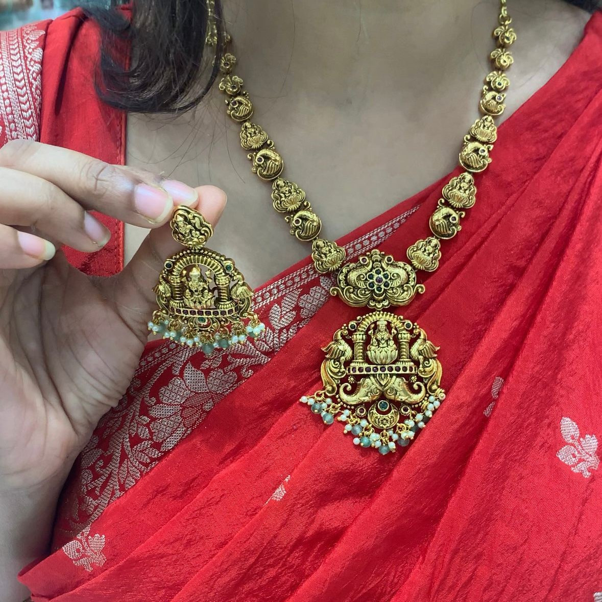 SHORT NECKLACE