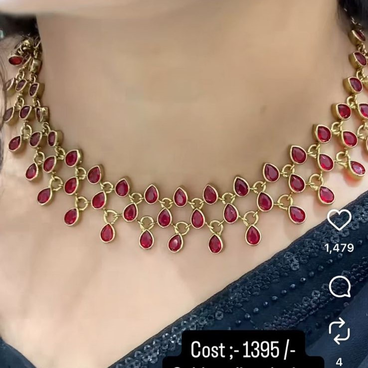 SHORT NECKLACE