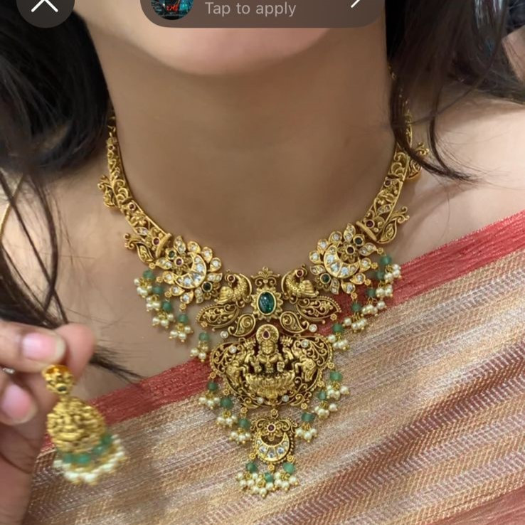 SHORT NECKLACE