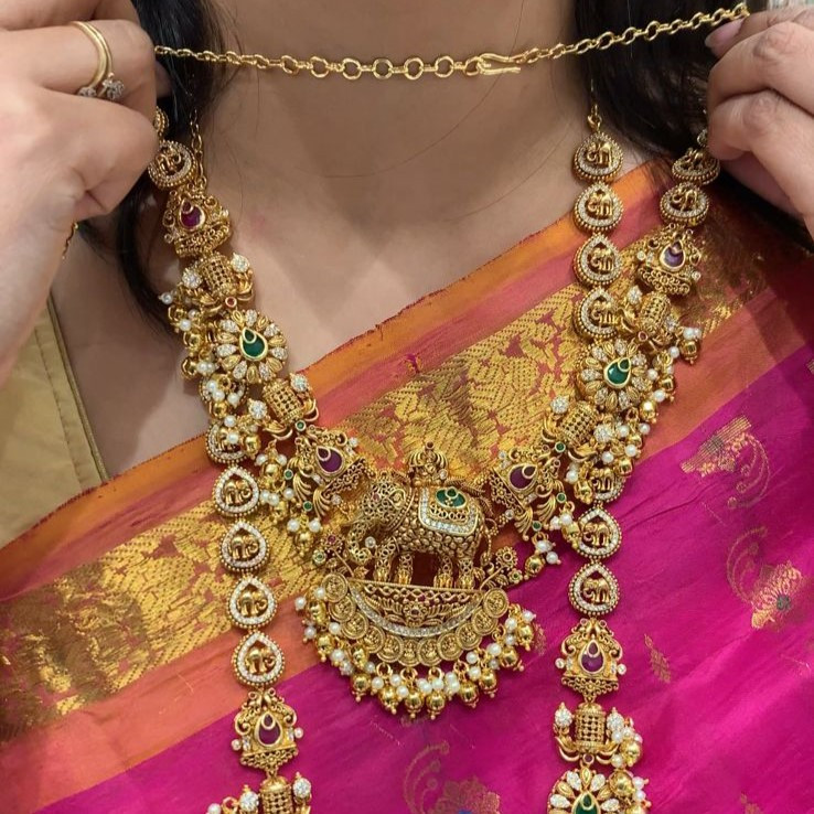 SHORT NECKLACE