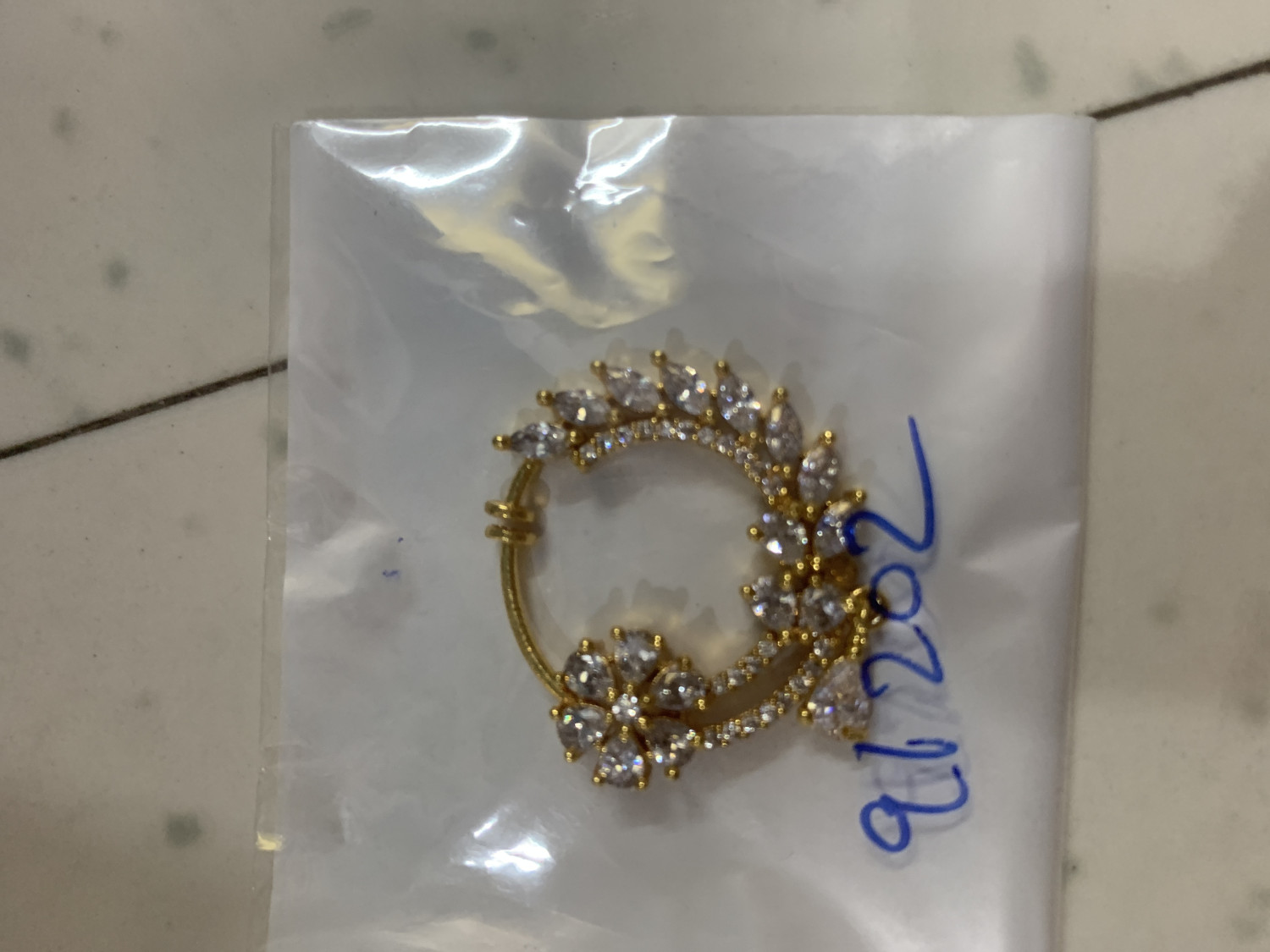Nose pin
