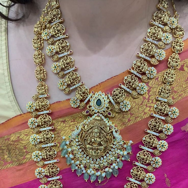SHORT NECKLACE