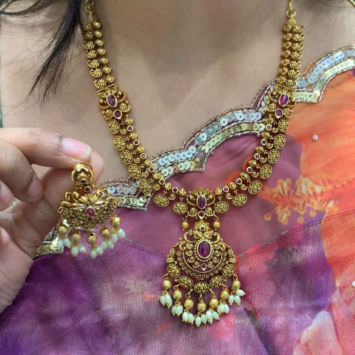 SHORT NECKLACE