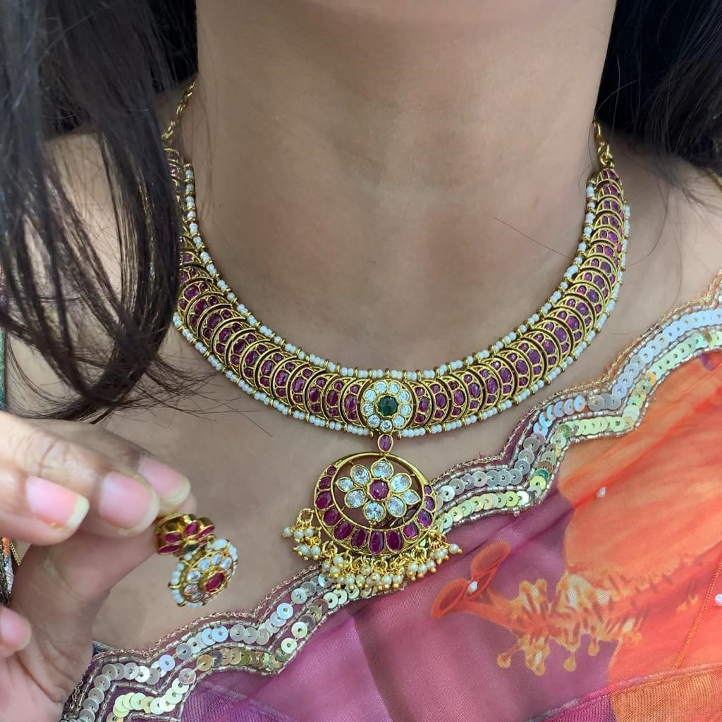 SHORT NECKLACE