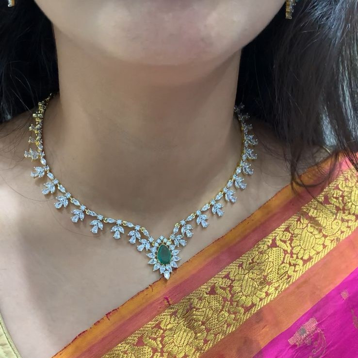 SHORT NECKLACE
