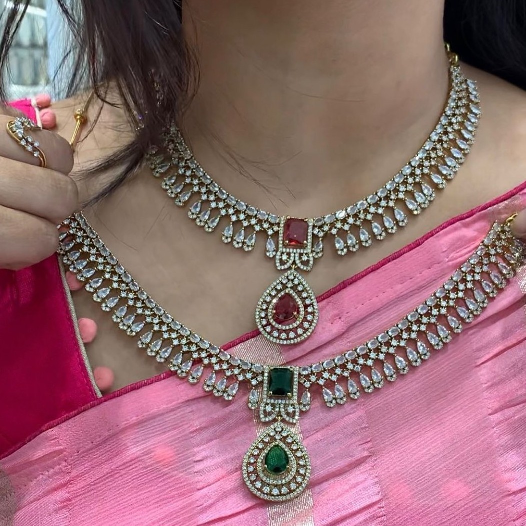 SHORT NECKLACE