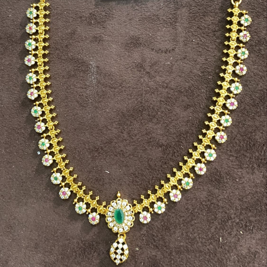 SHORT NECKLACE