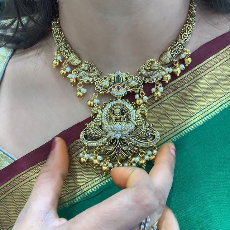 SHORT NECKLACE