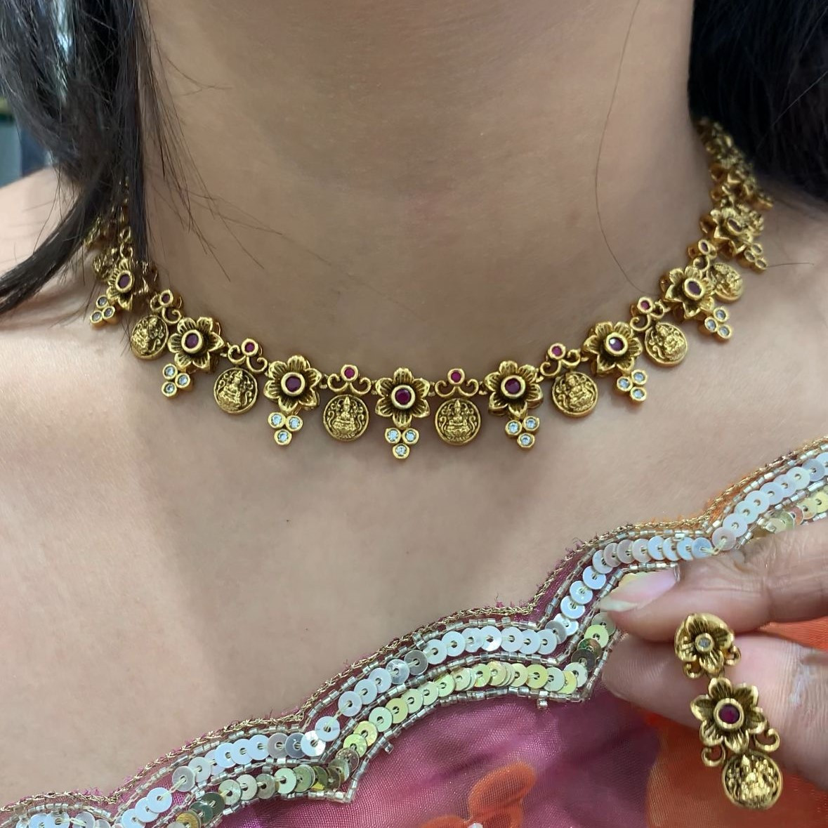 CHOKER