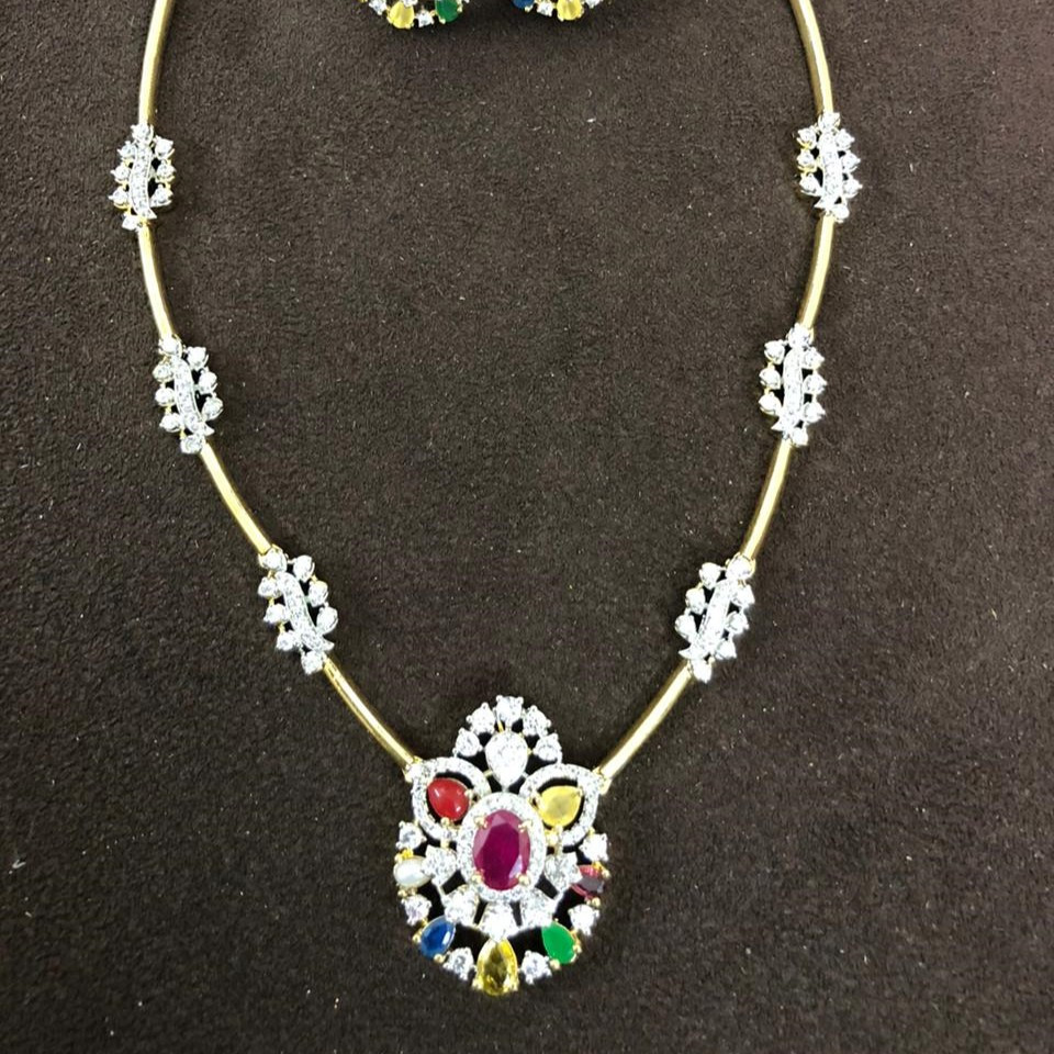 SHORT NECKLACE