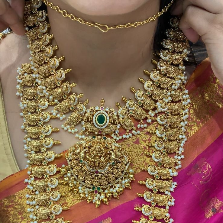 SHORT NECKLACE