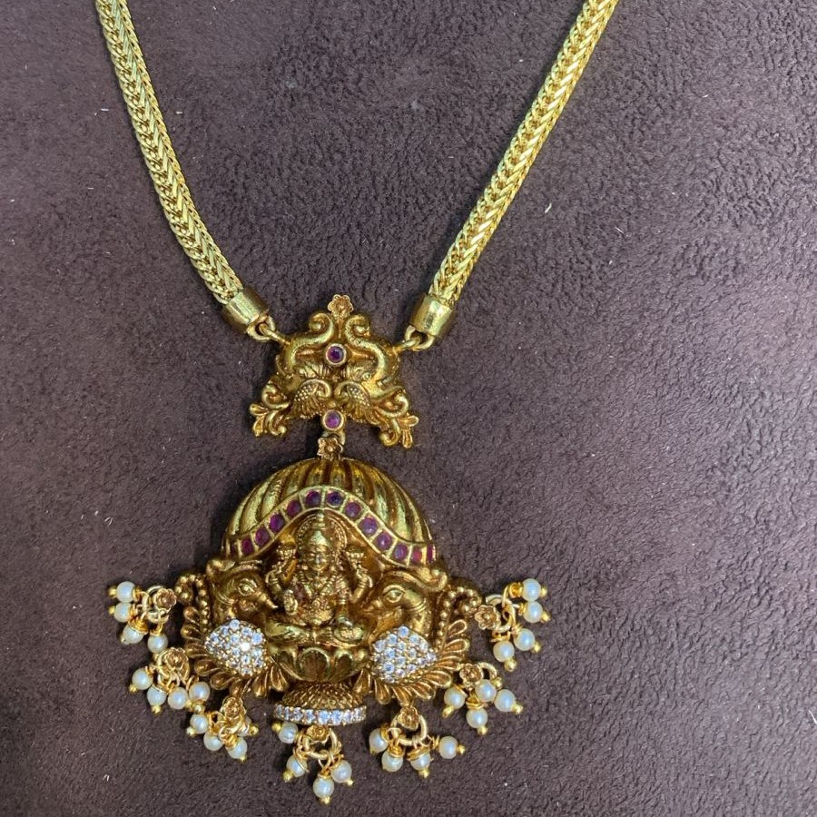 SHORT NECKLACE