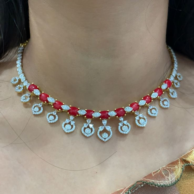SHORT NECKLACE