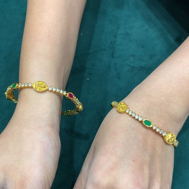 BANGLES