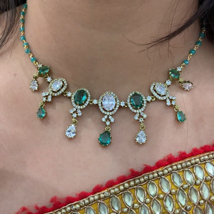 SHORT NECKLACE