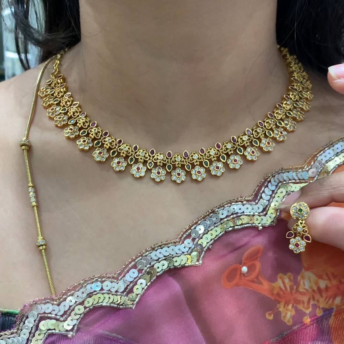 SHORT NECKLACE